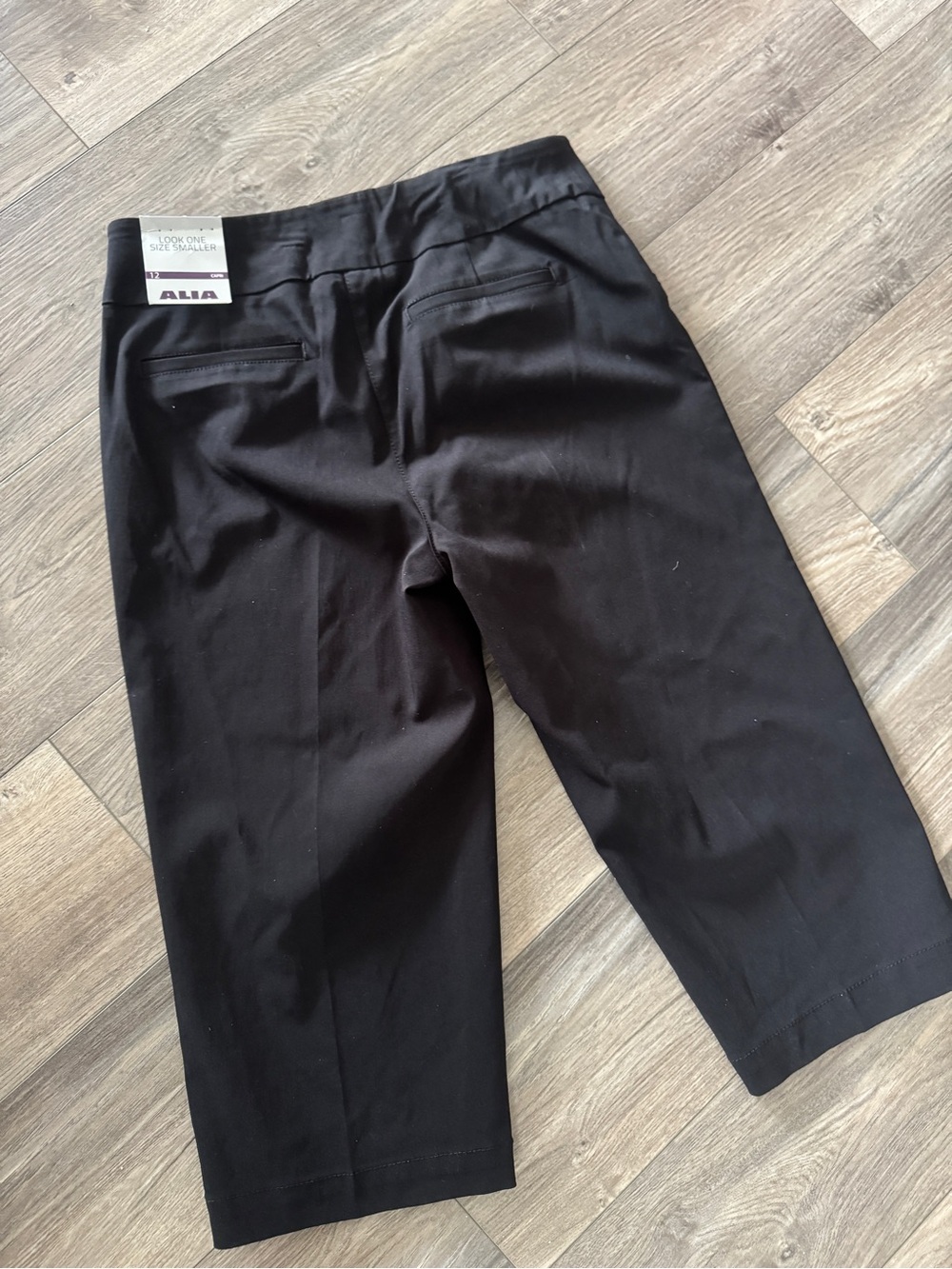 NWT Black Slimming Tummy Control Capri Pants Size 12 - Picture 11 of 11